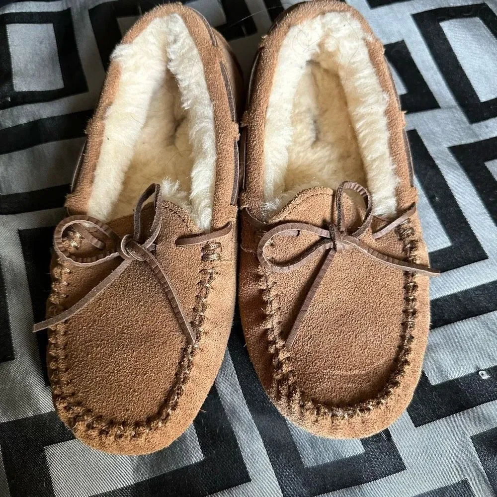 UGG Dakota Slipper - Little Kid / Big Kid - Chestnut